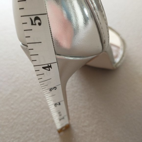 Steve Madden size 7.5 silver metallic stiletto heels with rhinestones - Picture 4 of 10